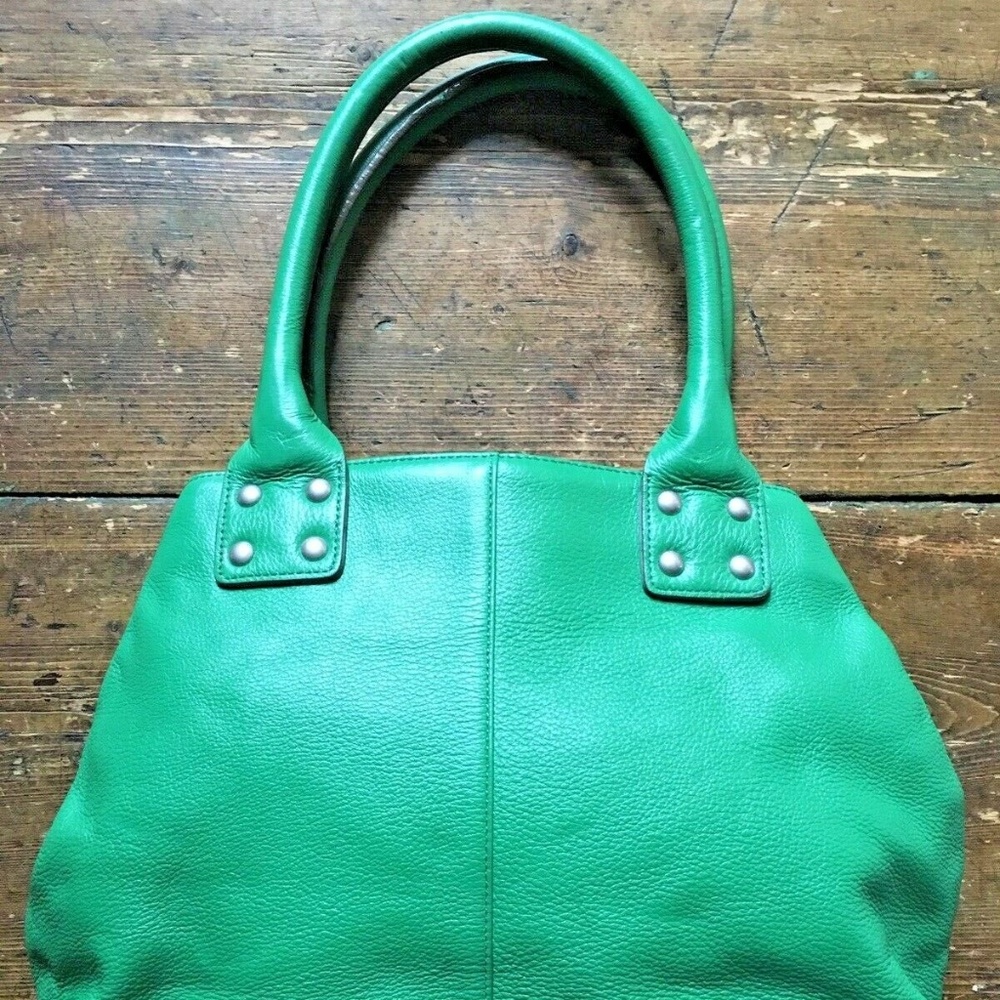 GAP new w/out tags GREEN LEATHER shoulder bag